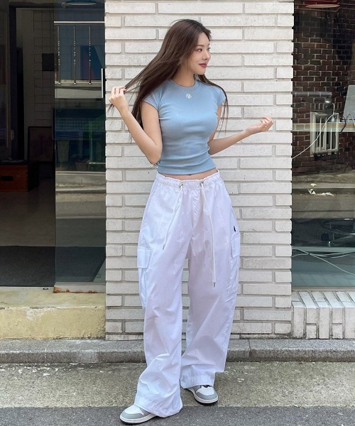 muahmuah(ムーアムーア)の「A'GEM/9 × .kom 『muah muah/ムーアムーア』 LOGOSTITCHSHORTSLEEVEHALFT-SHIRT/ロゴステッチ ショートスリーブ ハーフ 半袖カットソー(Tシャツ/カットソー・レディース・ピンク/ブラック/ホワイト/ライトブルー・FREE)」の13枚目の写真