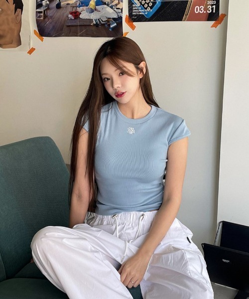 muahmuah(ムーアムーア)の「A'GEM/9 × .kom 『muah muah/ムーアムーア』 LOGOSTITCHSHORTSLEEVEHALFT-SHIRT/ロゴステッチ ショートスリーブ ハーフ 半袖カットソー(Tシャツ/カットソー・レディース・ピンク/ブラック/ホワイト/ライトブルー・FREE)」の14枚目の写真
