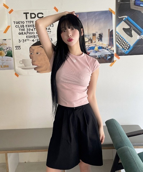 muahmuah(ムーアムーア)の「A'GEM/9 × .kom 『muah muah/ムーアムーア』 LOGOSTITCHSHORTSLEEVEHALFT-SHIRT/ロゴステッチ ショートスリーブ ハーフ 半袖カットソー(Tシャツ/カットソー・レディース・ピンク/ブラック/ホワイト/ライトブルー・FREE)」の15枚目の写真