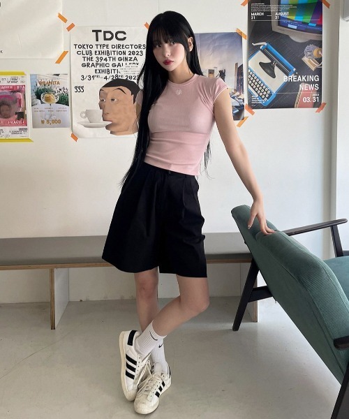 muahmuah(ムーアムーア)の「A'GEM/9 × .kom 『muah muah/ムーアムーア』 LOGOSTITCHSHORTSLEEVEHALFT-SHIRT/ロゴステッチ ショートスリーブ ハーフ 半袖カットソー(Tシャツ/カットソー・レディース・ピンク/ブラック/ホワイト/ライトブルー・FREE)」の16枚目の写真