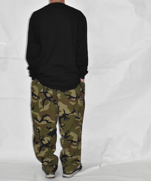 DOUBLE STEAL（ダブルスティール）の「DBSL筆記体刺繍 長袖Tシャツ（Tシャツ/カットソー・メンズ・ブラック/ホワイト・LARGE/X-LARGE/MEDIUM）」の11枚目の写真