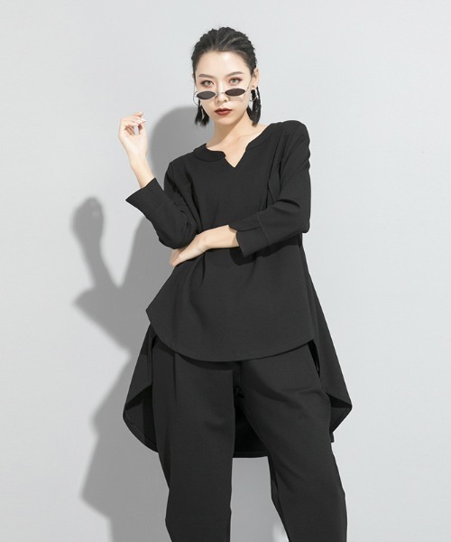 B'day(ビーデイ)の「【 B'day / ビーデー 】ロング 七分袖 チュニック トップス キーネック(Tシャツ/カットソー・レディース・ブラック・LARGE/MEDIUM)」の1枚目の写真