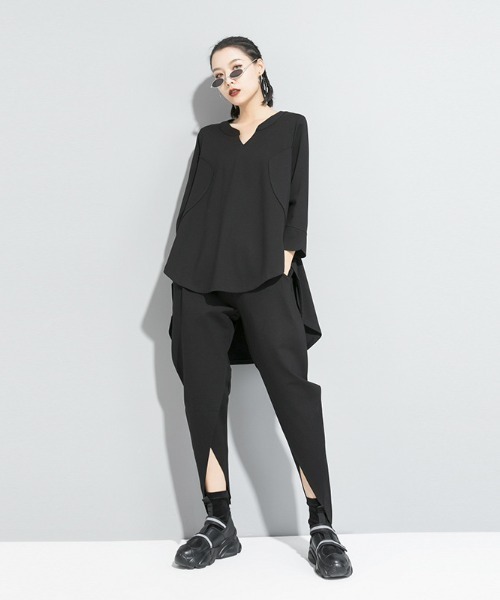 B'day(ビーデイ)の「【 B'day / ビーデー 】ロング 七分袖 チュニック トップス キーネック(Tシャツ/カットソー・レディース・ブラック・LARGE/MEDIUM)」の2枚目の写真