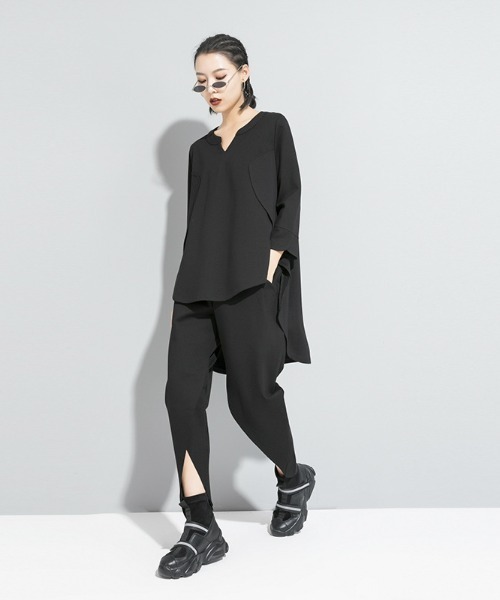B'day(ビーデイ)の「【 B'day / ビーデー 】ロング 七分袖 チュニック トップス キーネック(Tシャツ/カットソー・レディース・ブラック・LARGE/MEDIUM)」の3枚目の写真