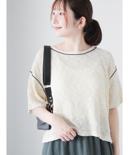 Te chichi TERRASSE(テチチテラス)の「花柄シャーリング配色メロートップス(Tシャツ/カットソー・レディース・イエロー/オフホワイト/ブラック・F)」の2枚目の写真