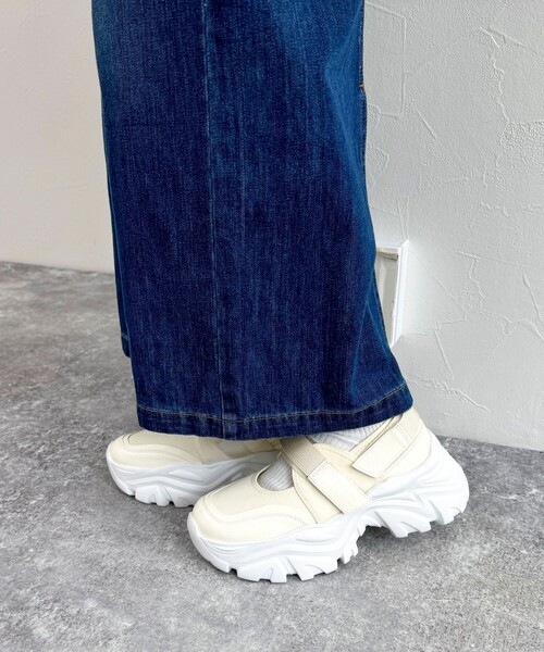 fredy emue（フレディエミュ）の「スニーカーソールメリージェーン（スニーカー・レディース・キナリ/ブラック・S/M/L）」の4枚目の写真