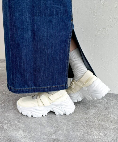 fredy emue（フレディエミュ）の「スニーカーソールメリージェーン（スニーカー・レディース・キナリ/ブラック・S/M/L）」の5枚目の写真