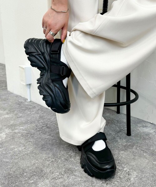 fredy emue（フレディエミュ）の「スニーカーソールメリージェーン（スニーカー・レディース・キナリ/ブラック・S/M/L）」の8枚目の写真