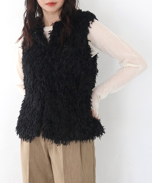 HER CLOSET(ハークローゼット)の「【vingtrois】フェザーフリンジベスト(ベスト・レディース・アイボリー/ブラック・M)」の2枚目の写真