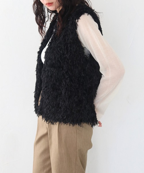 HER CLOSET(ハークローゼット)の「【vingtrois】フェザーフリンジベスト(ベスト・レディース・アイボリー/ブラック・M)」の14枚目の写真
