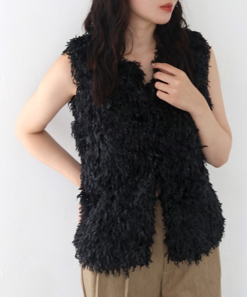 HER CLOSET(ハークローゼット)の「【vingtrois】フェザーフリンジベスト(ベスト・レディース・アイボリー/ブラック・M)」の7枚目の写真