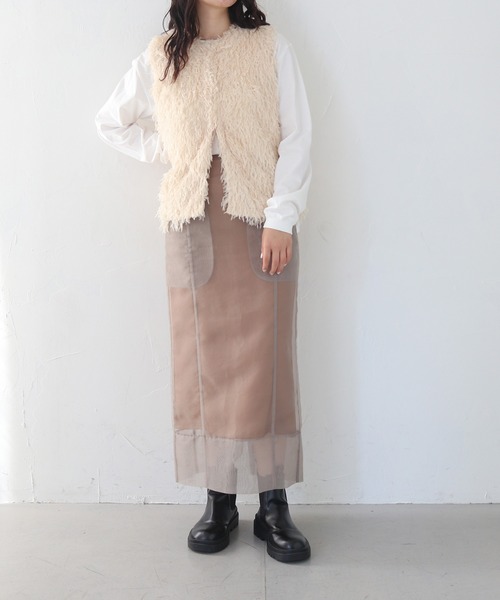 HER CLOSET(ハークローゼット)の「【vingtrois】フェザーフリンジベスト(ベスト・レディース・アイボリー/ブラック・M)」の4枚目の写真