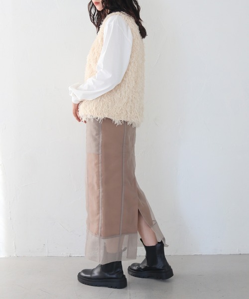 HER CLOSET(ハークローゼット)の「【vingtrois】フェザーフリンジベスト(ベスト・レディース・アイボリー/ブラック・M)」の5枚目の写真