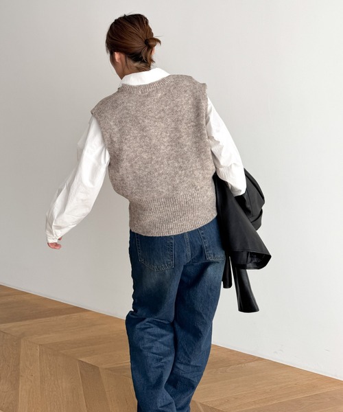 CANAL JEAN(キャナルジーン)の「El mar ウール混Vネックニットベスト(ベスト・レディース・ブラウン/ベージュ/ネイビー・ONE SIZE)」の8枚目の写真