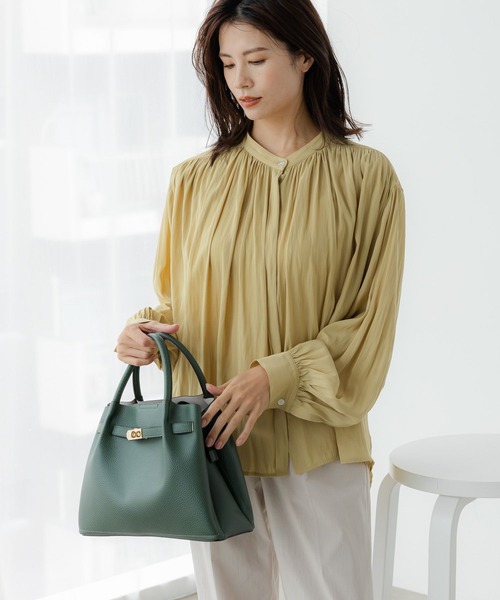 Elura（エルーラ）の「つや着映えブラウス/140935（シャツ/ブラウス・レディース・ライトブルー/ライトイエロー/ネイビー/ホワイト・LARGE/MEDIUM）」の5枚目の写真