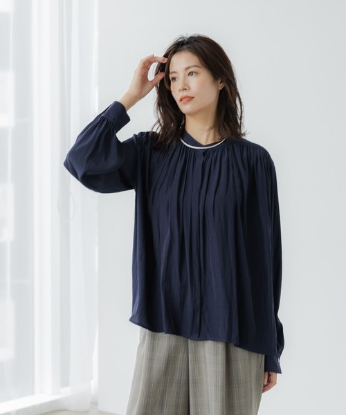 Elura（エルーラ）の「つや着映えブラウス/140935（シャツ/ブラウス・レディース・ライトブルー/ライトイエロー/ネイビー/ホワイト・LARGE/MEDIUM）」の16枚目の写真