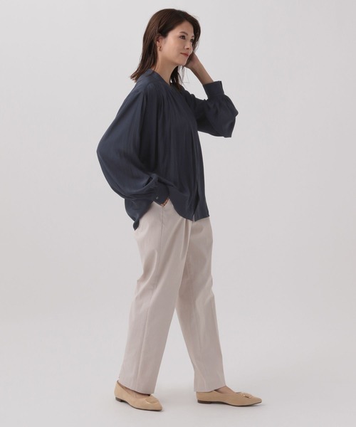 Elura（エルーラ）の「つや着映えブラウス/140935（シャツ/ブラウス・レディース・ライトブルー/ライトイエロー/ネイビー/ホワイト・LARGE/MEDIUM）」の22枚目の写真