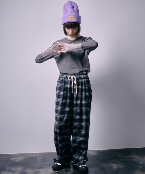 SEN TOKYO(セントーキョー)の「パワーメッシュシアーラメ混カットソー(Tシャツ/カットソー・レディース・チャコールグレー/ブラック・FREE)」の14枚目の写真