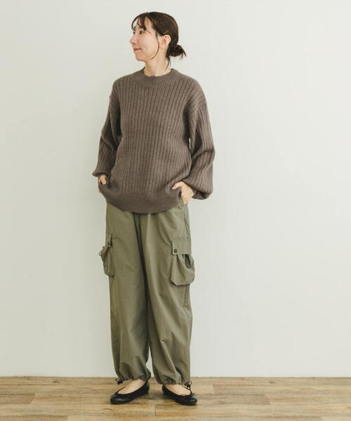 ITEMS URBANRESEARCH(アイテムズ アーバンリサーチ)の「ワイドリブボリュームスリーブニット(ニット/セーター・レディース・ブラック/アイボリー/モカ/グリーン・FREE)」の5枚目の写真