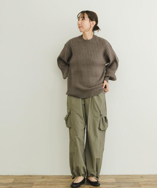 ITEMS URBANRESEARCH(アイテムズ アーバンリサーチ)の「ワイドリブボリュームスリーブニット(ニット/セーター・レディース・ブラック/アイボリー/モカ/グリーン・FREE)」の8枚目の写真
