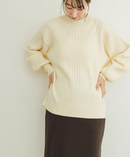 ITEMS URBANRESEARCH(アイテムズ アーバンリサーチ)の「ワイドリブボリュームスリーブニット(ニット/セーター・レディース・ブラック/アイボリー/モカ/グリーン・FREE)」の13枚目の写真