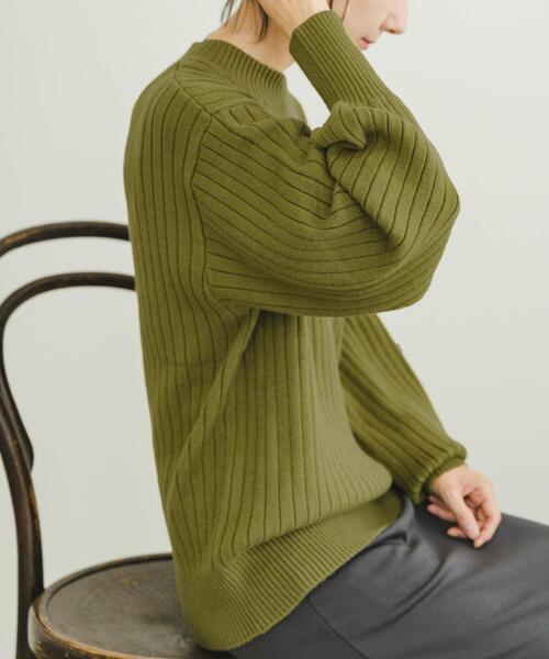 ITEMS URBANRESEARCH(アイテムズ アーバンリサーチ)の「ワイドリブボリュームスリーブニット(ニット/セーター・レディース・ブラック/アイボリー/モカ/グリーン・FREE)」の18枚目の写真