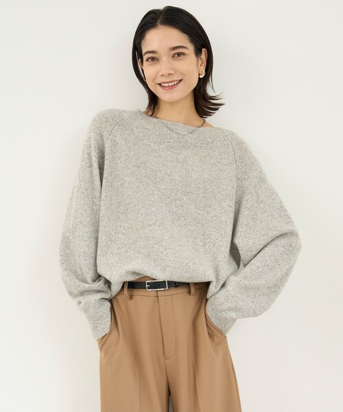 UNFILO(アンフィーロ)の「カシミヤブレンド オフネックニット(ニット/セーター・レディース・アイボリー系/ネイビー系/ライトグレー系1/ライトグレー系/ベージュ系/オレンジ系/スカイブルー系/ブラック系1・SMALL/MEDIUM)」の3枚目の写真