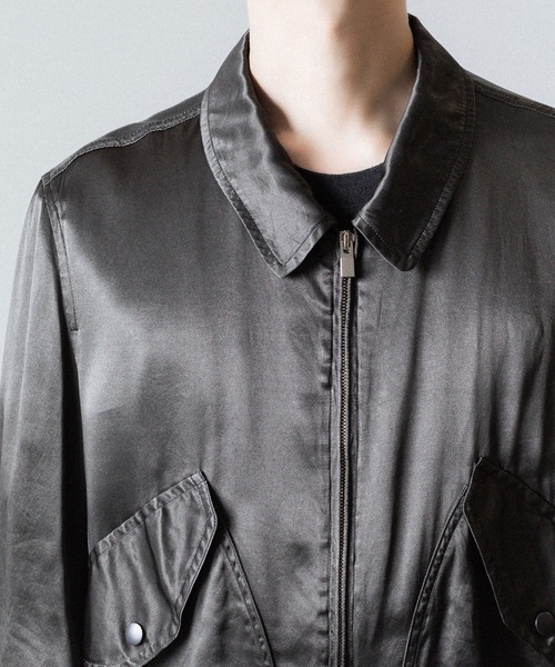 VEIN （ヴェイン）の「RY ピグメント プリントサテン フライトジャケット / RY PIGMENT PRINT SATIN FLIGHT JACKET（ミリタリージャケット・メンズ・カーキ系/ブラック・1/2/3）」の6枚目の写真