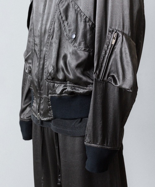 VEIN （ヴェイン）の「RY ピグメント プリントサテン フライトジャケット / RY PIGMENT PRINT SATIN FLIGHT JACKET（ミリタリージャケット・メンズ・カーキ系/ブラック・1/2/3）」の7枚目の写真