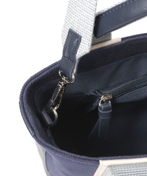 BAYFLOW（ベイフロー）の「リボンチャームラメショルダートート（トートバッグ・レディース・ネイビー/アイボリー・FREE）」の15枚目の写真