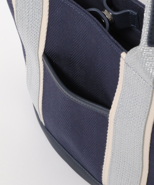 BAYFLOW（ベイフロー）の「リボンチャームラメショルダートート（トートバッグ・レディース・ネイビー/アイボリー・FREE）」の16枚目の写真