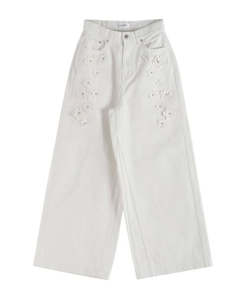 CALNAMUR（カルナムール）の「3D FLOWER STRAIGHT DENIM PT/3Dフラワーストレートデニムパンツ（デニムパンツ・レディース・インディゴブルー/ホワイト/ライトブルー・SMALL/MEDIUM）」の2枚目の写真