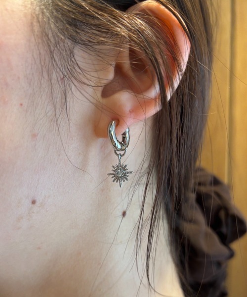 FUULLY STUDIO（フーリィーステューディオ）の「スターストーンチャーム/2個セット（チャーム・レディース・シルバー/ゴールド・FREE）」の5枚目の写真