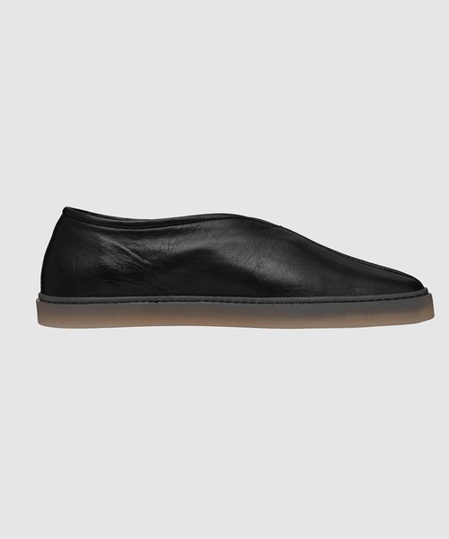 LEMAIRE（ルメール）の「LINOLEUM PIPED SNEAKERS（スニーカー・メンズ・ブラック・42/43）」の2枚目の写真