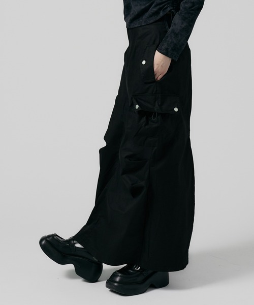 Chick(チック)の「Knee Tuck Cargo Skirt / ニータックカーゴスカート 夏物 夏服(スカート・レディース・グレー/ブラック/ナチュラル・FREE)」の2枚目の写真