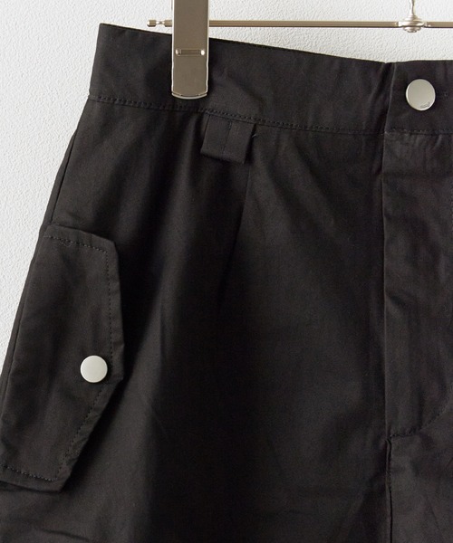 Chick(チック)の「Knee Tuck Cargo Skirt / ニータックカーゴスカート 夏物 夏服(スカート・レディース・グレー/ブラック/ナチュラル・FREE)」の7枚目の写真
