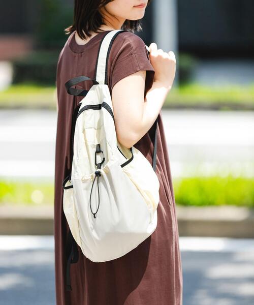 EKAL(エカル)の「EASY DAYPACK(バックパック/リュック・レディース・アイボリー/ブラック/チャコールグレー・ONE)」の2枚目の写真