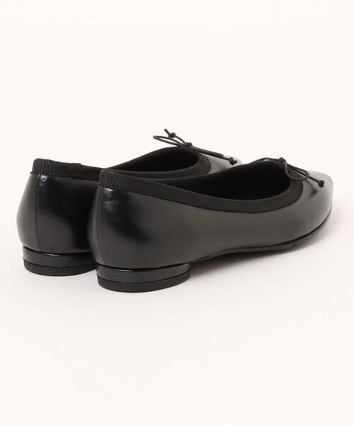 tsumori chisato WALK（ツモリチサトウォーク）の「オールウェザー対応リボンモチーフポインテッドトゥカッターパンプス（レインシューズ・レディース・ホワイト/ブラック/シルバー/ブラック系その他・23.5cm/24.5cm/23.0cm/24.0cm/22.5cm/22.0cm）」の5枚目の写真