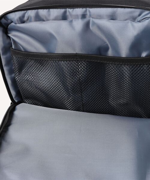 Blue Standard (ブルースタンダード)の「【BULE STANDARD/ブルースタンダード】【PCスリーブ・小物の収納に便利なポケット付き】撥水ビジネスデイパック スクエア型 通勤 通学 デイリーユース ユニセックス(バックパック/リュック・メンズ・スミクロ/ブラック・FREE)」の3枚目の写真