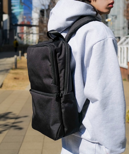 Blue Standard (ブルースタンダード)の「【BULE STANDARD/ブルースタンダード】【PCスリーブ・小物の収納に便利なポケット付き】撥水ビジネスデイパック スクエア型 通勤 通学 デイリーユース ユニセックス(バックパック/リュック・メンズ・スミクロ/ブラック・FREE)」の22枚目の写真