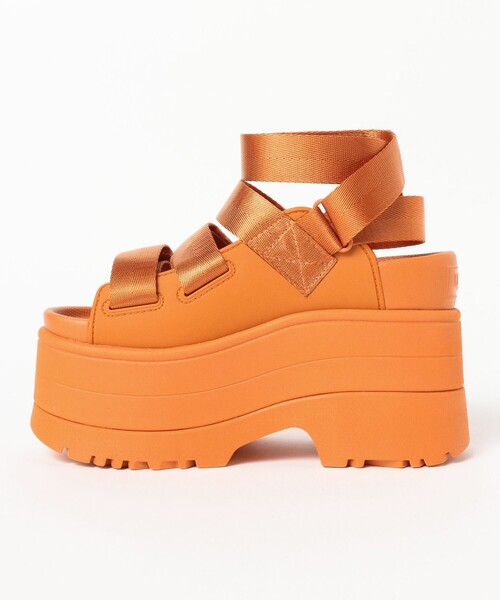 UGG（アグ）の「UGG(R) / GoldenRise / アグ / 厚底 / 1167431（サンダル・レディース・オレンジ/ブラック・8/7/6/5）」の12枚目の写真