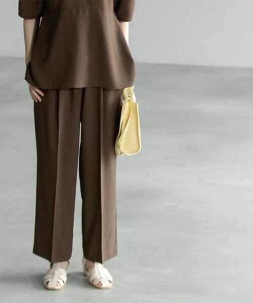 OPAQUE.CLIP（オペークドットクリップ）の「《6色展開/丈が選べる》美脚イージーワイドパンツ/セットアップ対応【ストレッチ/洗濯機洗い可/防シワ】（その他パンツ・レディース・ブラック/ライトベージュ/ダークブラウン/グリーン系その他5/ブルー系その他/ベージュ系7・36/38/40/01/02/42/03/34）」の3枚目の写真