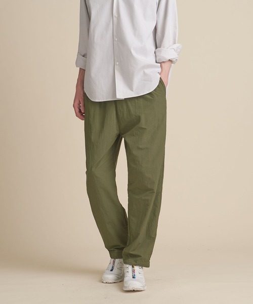 UNITED ARROWS（ユナイテッドアローズ）の「【マルチサイズ】ナイロン オールギャザー イージー ジョガーパンツ（その他パンツ・メンズ・ブラック/オリーブ/ベージュ/モカ/ネイビー・マルチサイズ）」の4枚目の写真