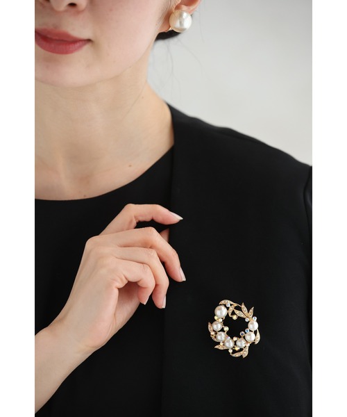 cawaii（カワイイ）の「オーロラビジューとパール艶めくリースブローチ（ブローチ/コサージュ・レディース・ゴールド・FREE）」の13枚目の写真