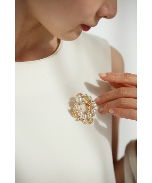 cawaii（カワイイ）の「オーロラビジューとパール艶めくリースブローチ（ブローチ/コサージュ・レディース・ゴールド・FREE）」の14枚目の写真