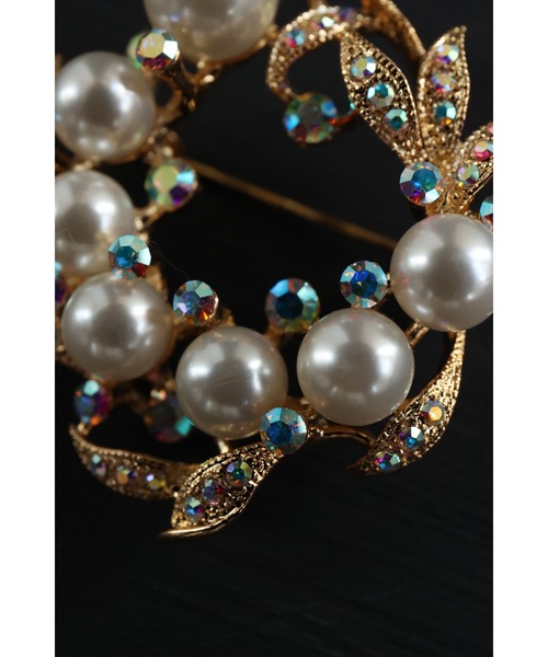 cawaii（カワイイ）の「オーロラビジューとパール艶めくリースブローチ（ブローチ/コサージュ・レディース・ゴールド・FREE）」の3枚目の写真