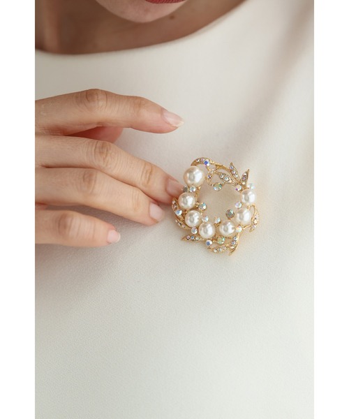 cawaii（カワイイ）の「オーロラビジューとパール艶めくリースブローチ（ブローチ/コサージュ・レディース・ゴールド・FREE）」の12枚目の写真