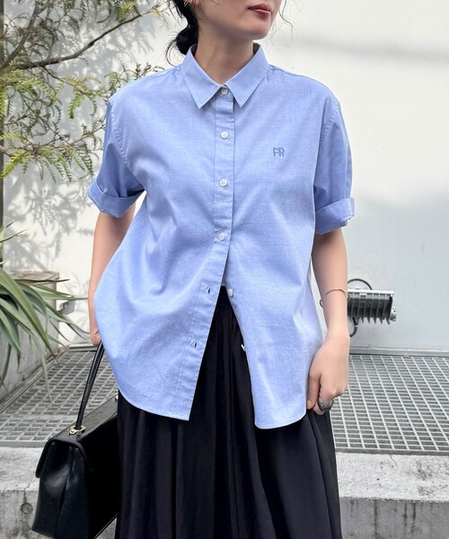 fredy emue(フレディエミュ)の「FR刺繍半袖シャツ(シャツ/ブラウス・レディース・オフホワイト/イエロー/サックスブルー/ブルー/ピンク・38)」の1枚目の写真