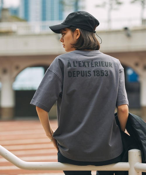 AIGLE（エーグル）の「【EC限定】AIGLE オーバーサイズバックプリントロゴ 半袖Tシャツ（Tシャツ/カットソー・メンズ・ホワイト/ブラック/ダークグリーン/グレー・XL/XS/XXS/S/M/L）」の4枚目の写真