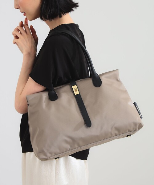 VIOLAd'ORO（ヴィオラドーロ）の「VIOLAd’ORO / ナイロン スクエア トートバッグ（トートバッグ・レディース・ブラウン系その他4/ブラック・ONE SIZE）」の6枚目の写真